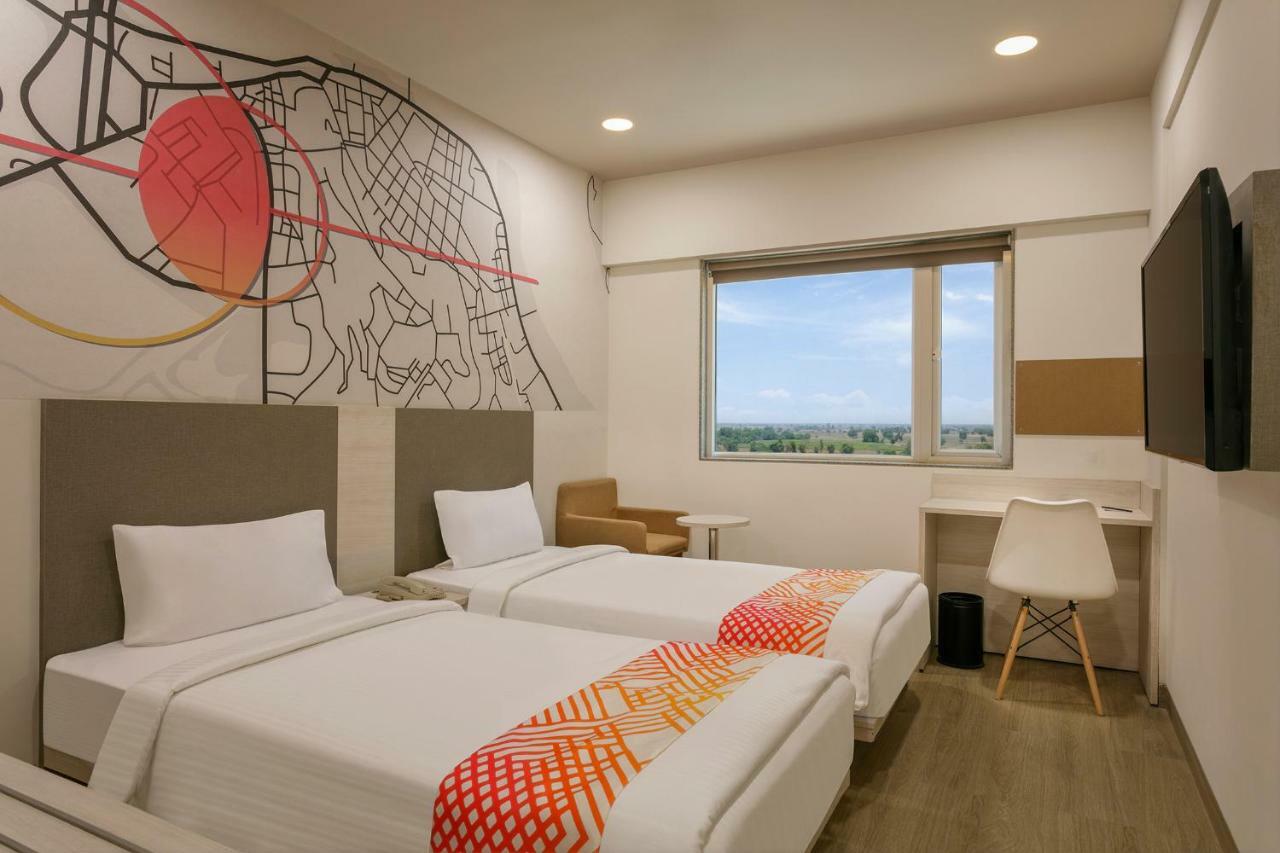 Ginger Sanand Hotel ภายนอก รูปภาพ