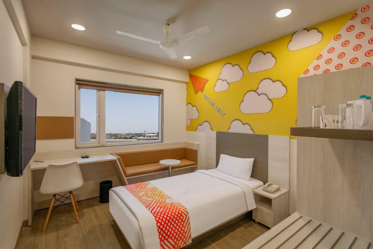 Ginger Sanand Hotel ภายนอก รูปภาพ